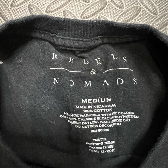 REBELS & NOMADS | USA flag and NYC skyline T-shirt - Picture 6 of 7